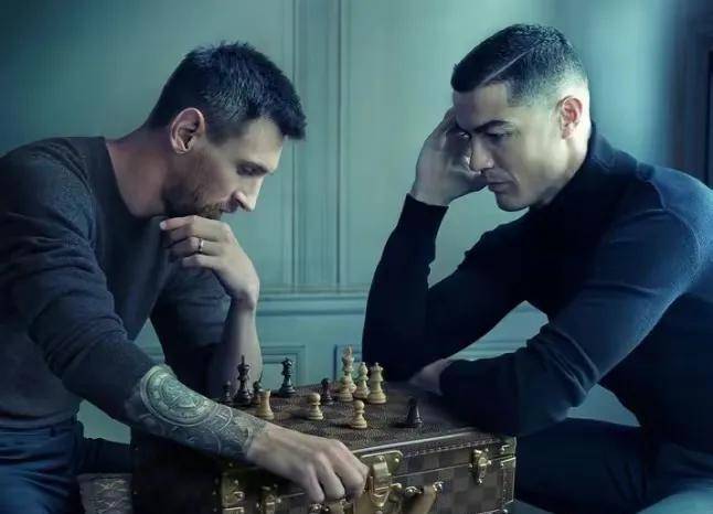 世界杯皇冠足球平台_FIBA恶搞梅罗合照遭足球粉讨伐世界杯皇冠足球平台,梅罗=乔詹命题单纯蹭热度惹争议