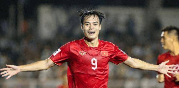 皇冠信用网登2登3_越南队狂胜皇冠信用网登2登3,3分登榜首,创历史!