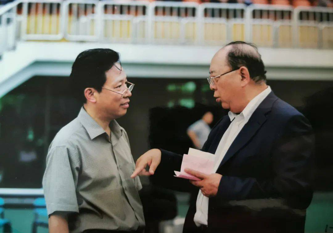 罗马尼亚甲组联赛_《36》五哥的足球故事—将香港甲组联赛拉进广东省境内罗马尼亚甲组联赛,7场比赛在7个城市举办