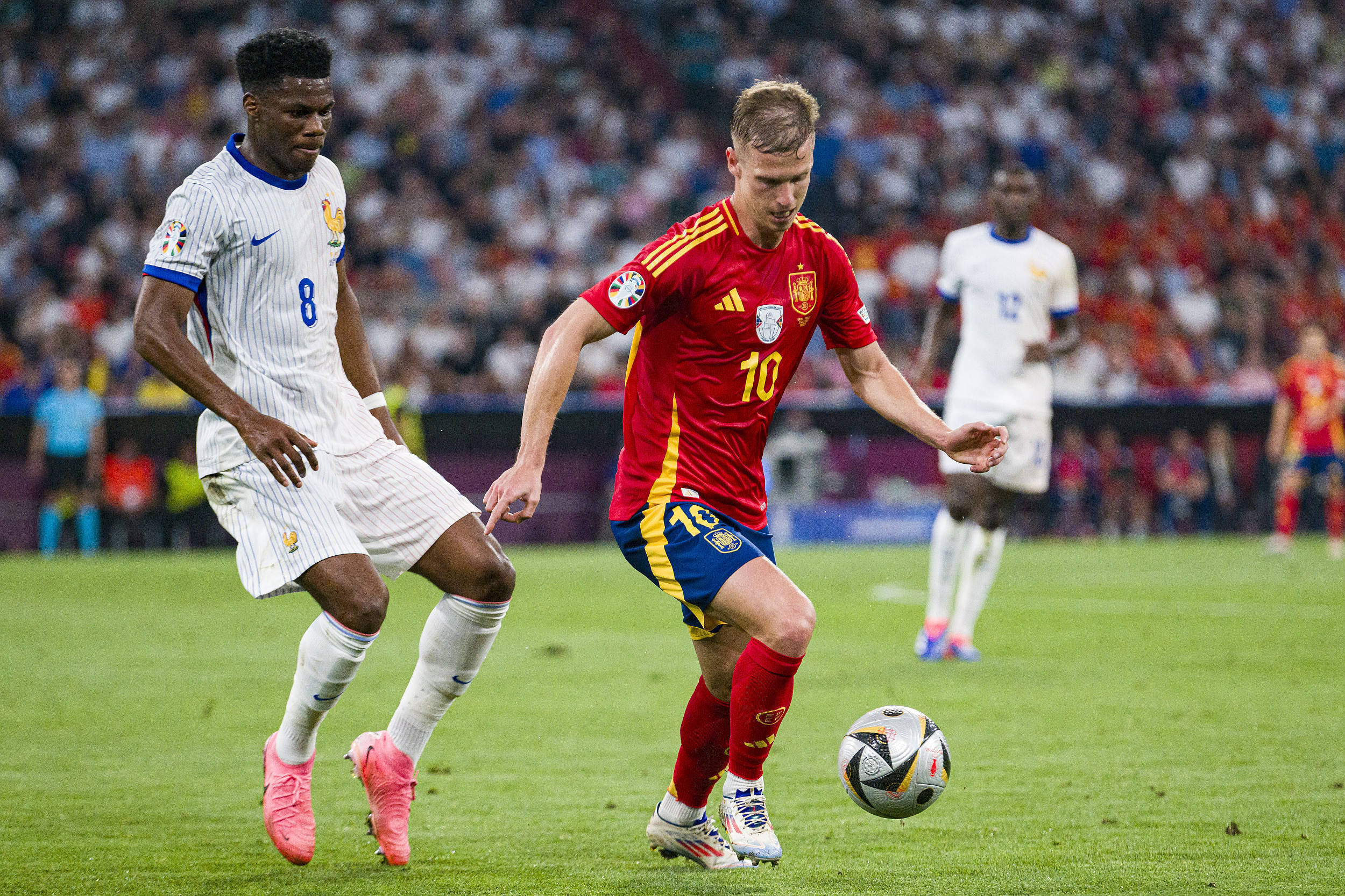 西班牙2:1法国_早安·世界|西班牙2-1逆转法国挺进欧洲杯决赛