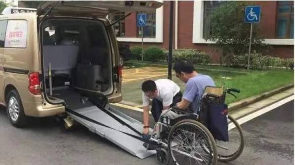 皇冠信用網代理流程_上海阿姨心里苦:我老公无法站立皇冠信用網代理流程,还被无情拒绝!本市街头已有200辆,但预约难、门槛高