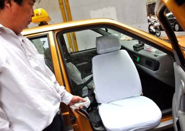 皇冠信用網代理流程_上海阿姨心里苦:我老公无法站立皇冠信用網代理流程,还被无情拒绝!本市街头已有200辆,但预约难、门槛高