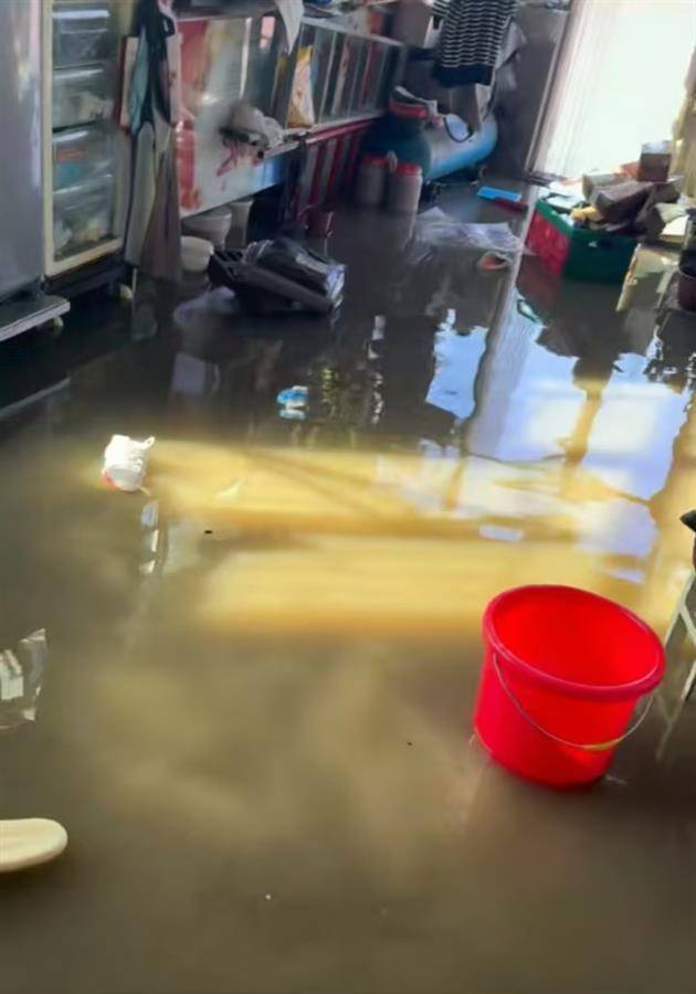 皇冠信用盘结算日_辽宁盘锦一街道海水倒灌10天后:居民房屋家具被浸泡受损皇冠信用盘结算日,尚不知处理进展