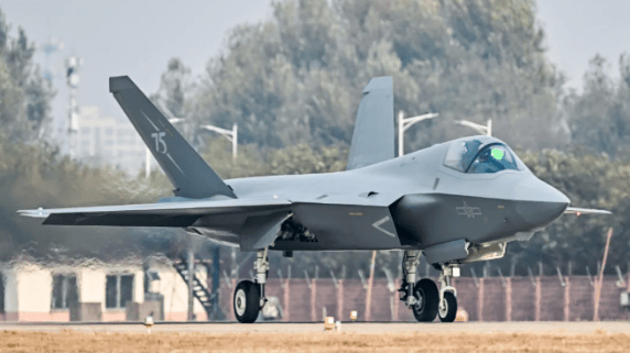 皇冠信用网会员开户_万众期待的歼-35A亮相皇冠信用网会员开户,高清大图来了!