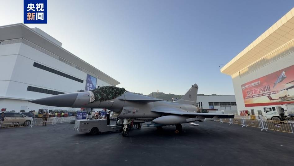 皇冠信用網出租代理_又一架真机来了皇冠信用網出租代理!歼-10CE首次亮相中国航展