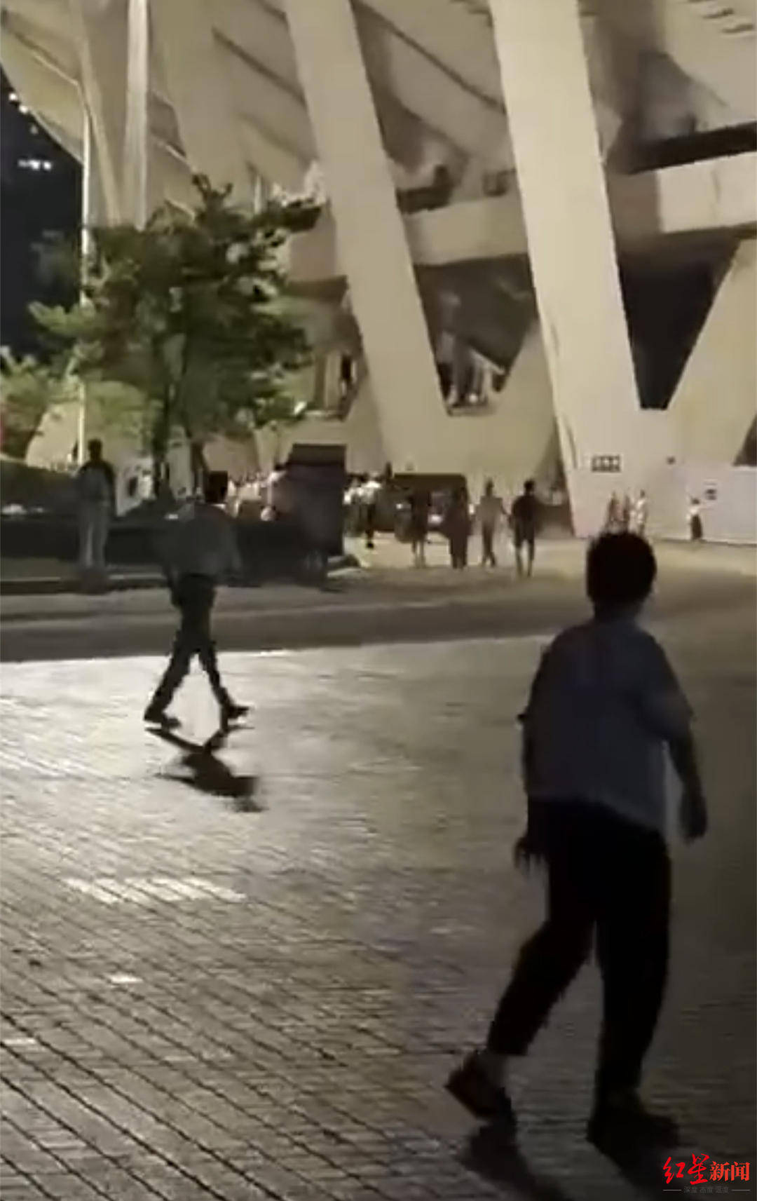 皇冠信用網申请条件_珠海警方通报体育中心汽车撞人群逃逸事件皇冠信用網申请条件,市民:每天有很多人在那里徒步锻炼