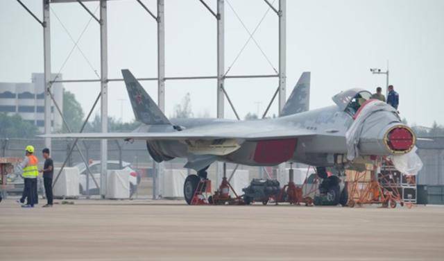 皇冠信用网怎么租_俄罗斯真实在!苏57拆下雷达罩皇冠信用网怎么租,弹舱打开随便看,背后用意不一般