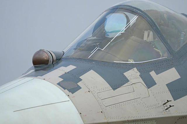 皇冠信用网怎么租_俄罗斯真实在!苏57拆下雷达罩皇冠信用网怎么租,弹舱打开随便看,背后用意不一般