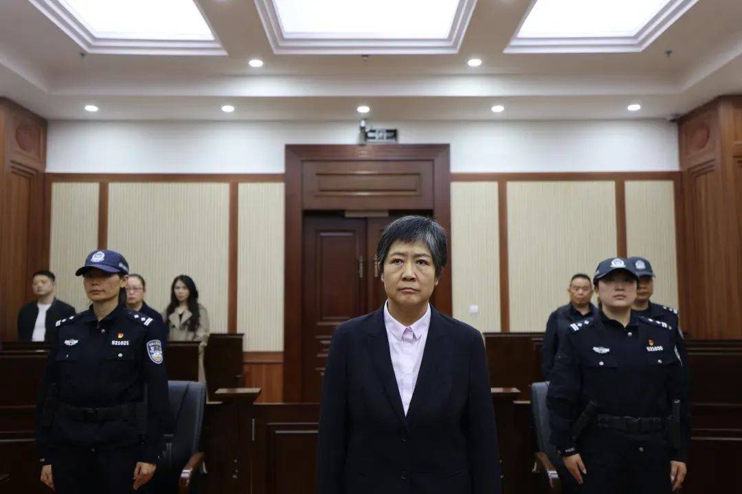 皇冠信用网会员申请_被提拔为省委办公厅副主任、丈夫工作也获调动后皇冠信用网会员申请,她送了69.5万