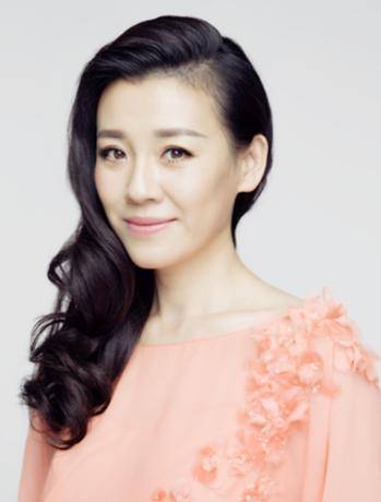 皇冠信用网会员注册_她本是阔太太皇冠信用网会员注册,被导演喊来临时救场,却意外走红,50岁片约不断