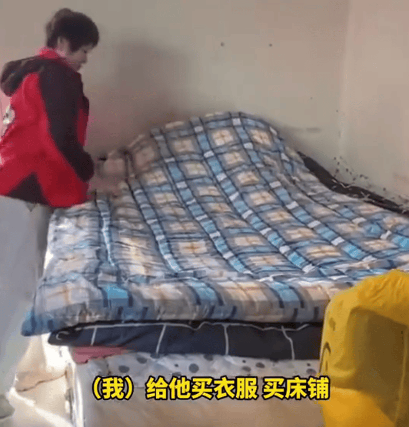 皇冠mos055_山东女老板收留流浪汉管吃管住一个多月皇冠mos055,弟弟跪地痛哭感谢:没有您,我哥可能就冻死街头了