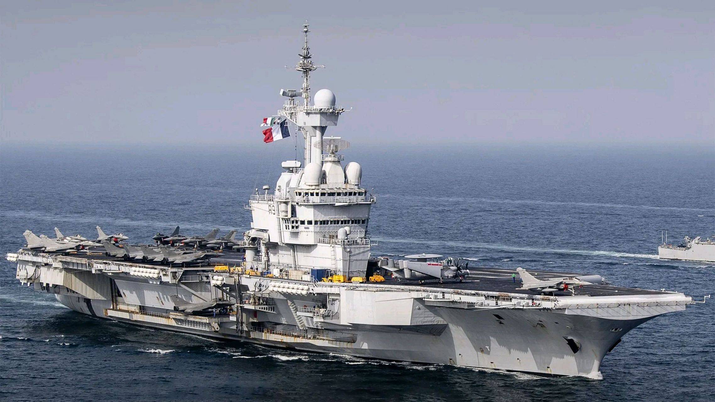 欧洲杯足球平台_10万吨级航母秘密施工!. 中国双线建航母欧洲杯足球平台,美国五角大楼慌乱反应!