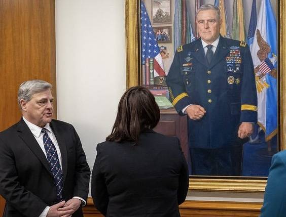 皇冠信用网注册_特朗普就职不到三小时皇冠信用网注册,五角大楼就把前参联会主席米利的画像摘了