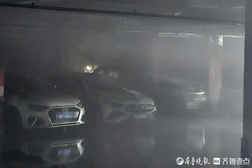 皇冠信用网申请_一小鹏汽车突然起火皇冠信用网申请,小区17辆车完全或严重烧损,包括奔驰、宝马等豪华车!车企回应:涉事车曾加改装