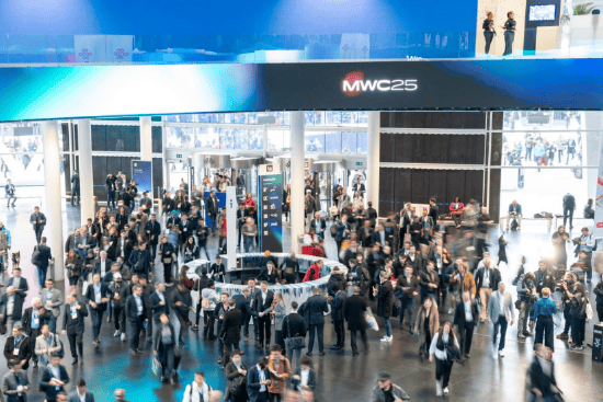 皇冠官网app_华为三折叠惊艳西班牙国王! 中国手机欧洲亮剑皇冠官网app,唯独OPPO和vivo两巨头“消失”,小米荣耀秀肌肉,争媒体团