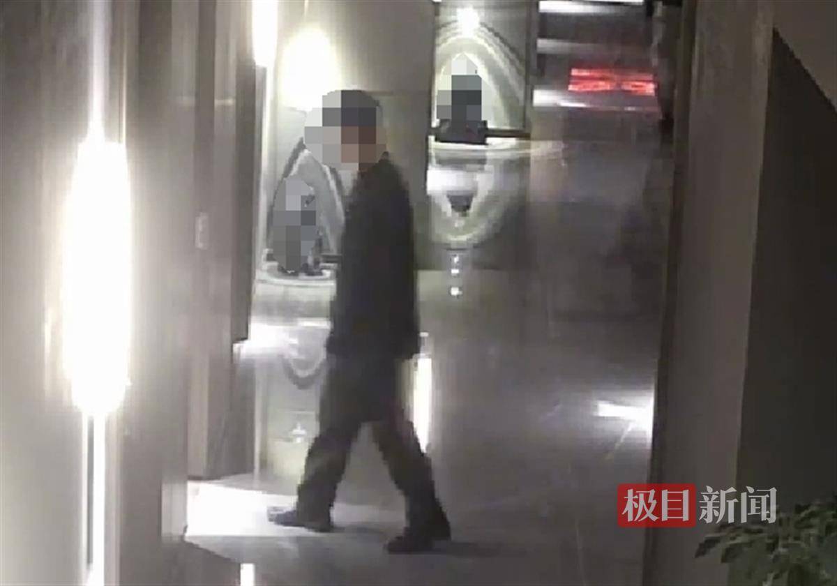 如何代理皇冠信用網
_武汉一女子在艺术餐厅请客如何代理皇冠信用網
,飞天茅台竟被服务员暗中调包!两人被警方采取刑事强制措施