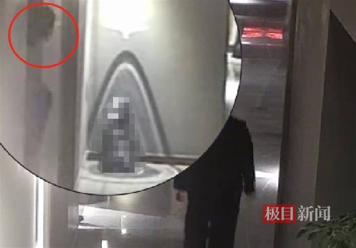 如何代理皇冠信用網
_武汉一女子在艺术餐厅请客如何代理皇冠信用網
,飞天茅台竟被服务员暗中调包!两人被警方采取刑事强制措施