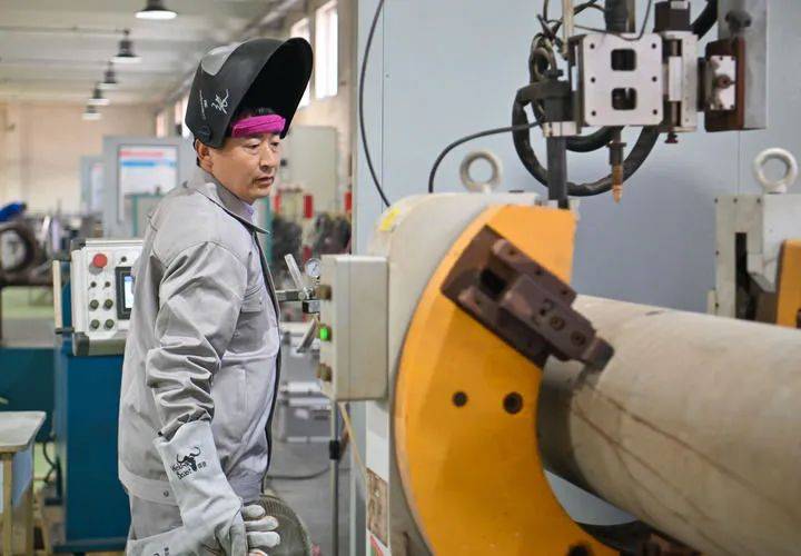 皇冠信用网开户
_唱响奋进新征程的劳动者之歌——写在中华全国总工会成立一百周年之际