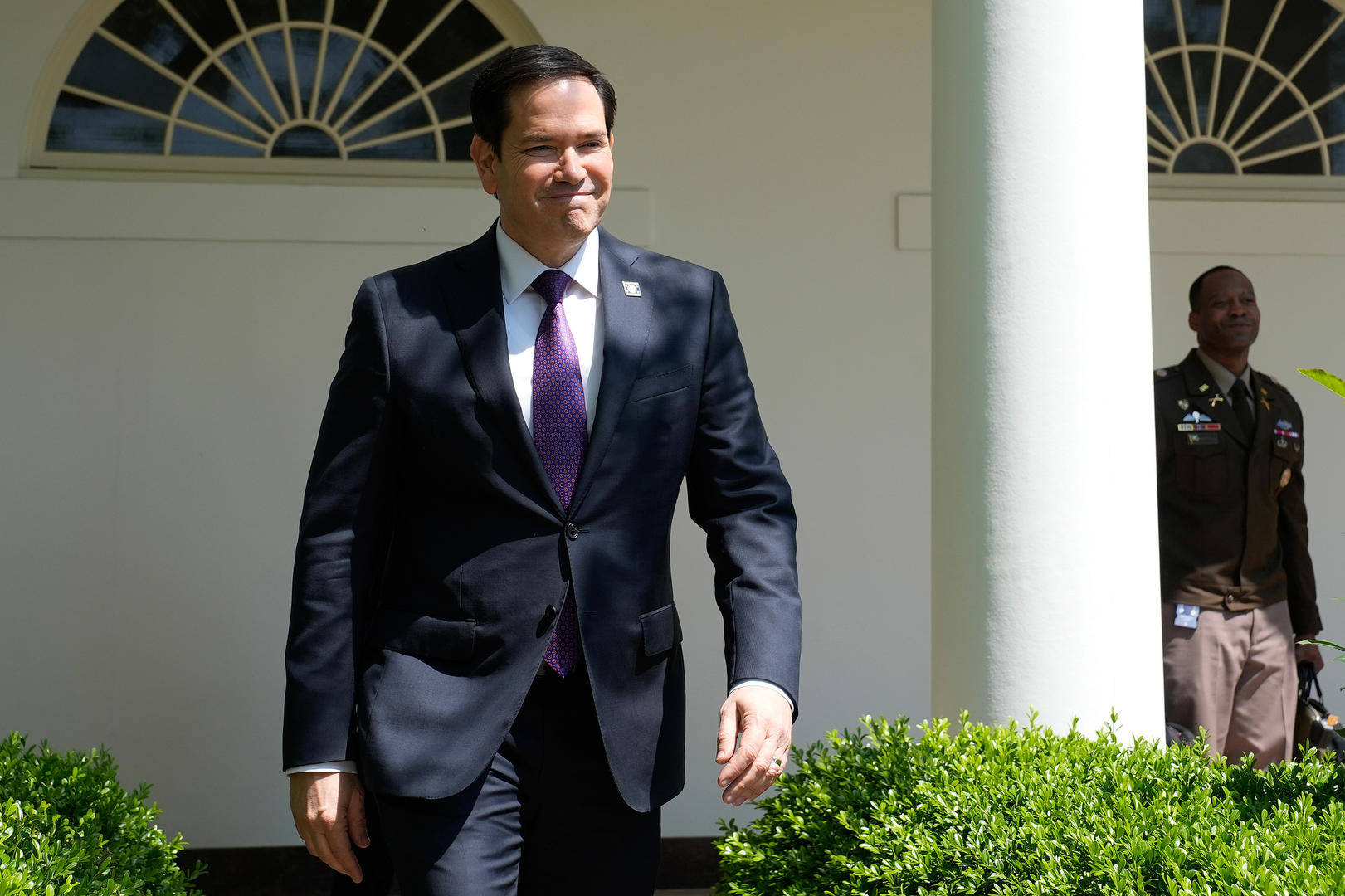 皇冠信用网正网
_美政府“无人可用”?国务卿身兼四职皇冠信用网正网
,或再接防长 专家:矬子里拔将军