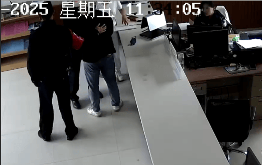 皇冠信用网会员账号
_“女士皇冠信用网会员账号
,请把您的丈夫也叫来吧……”