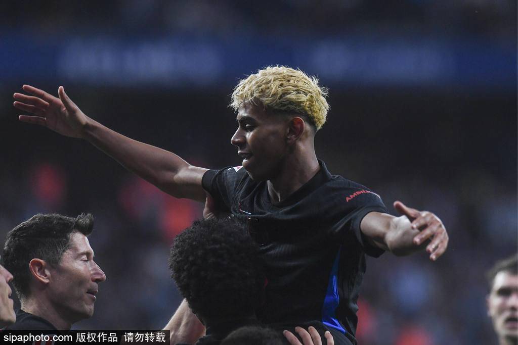 皇冠信用网占成代理
_西甲-亚马尔世界波+传射 巴萨2-0西班牙人提前2轮夺冠