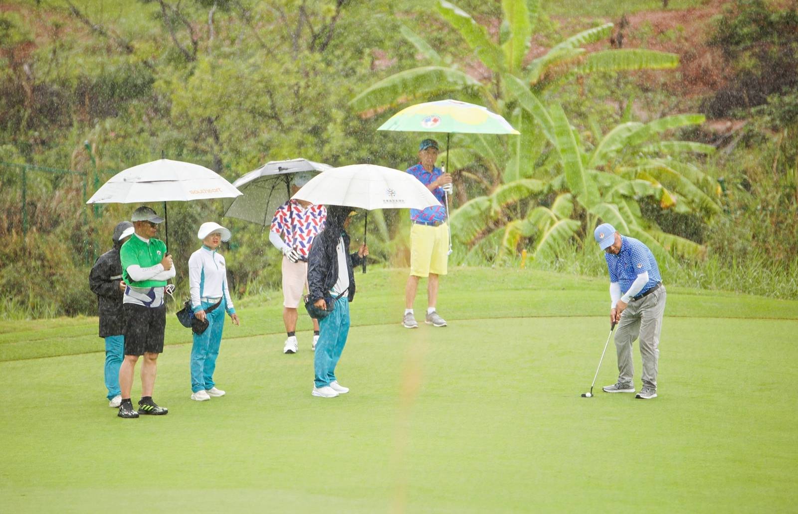 如何申请到皇冠信用网
_欧亚高尔夫球总会领导莅邕暨广西龙高尔夫球队联谊赛