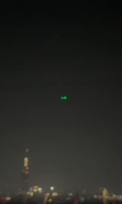 皇冠信用網怎么租
_男子入住丽思卡尔顿酒店55层套房皇冠信用網怎么租
,夜里竟发现窗外无人机贴着玻璃飞