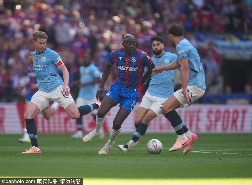 皇冠皇冠平台
_足总杯-埃泽破门马尔穆什失点 曼城0-1送水晶宫夺队史首冠