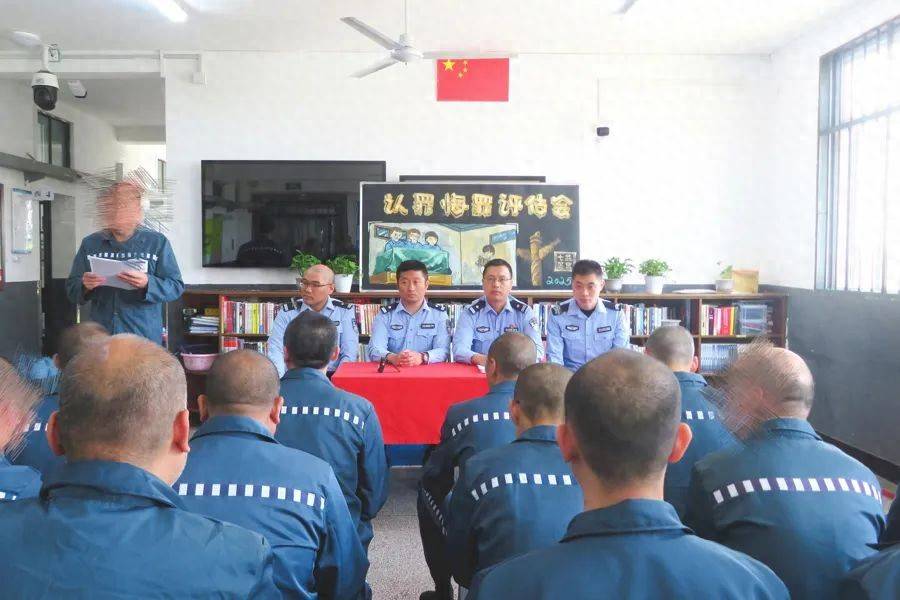 皇冠信用网会员开户
_男子在上海监狱服刑11年皇冠信用网会员开户
,出狱前才得知两位家人已病逝...极大生活困境,他深深担忧→