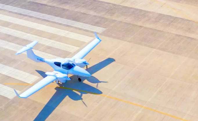 皇冠信用网庄家
_【理响中国·春江水暖鸭先知】一架“无人机”飞出低空新天地