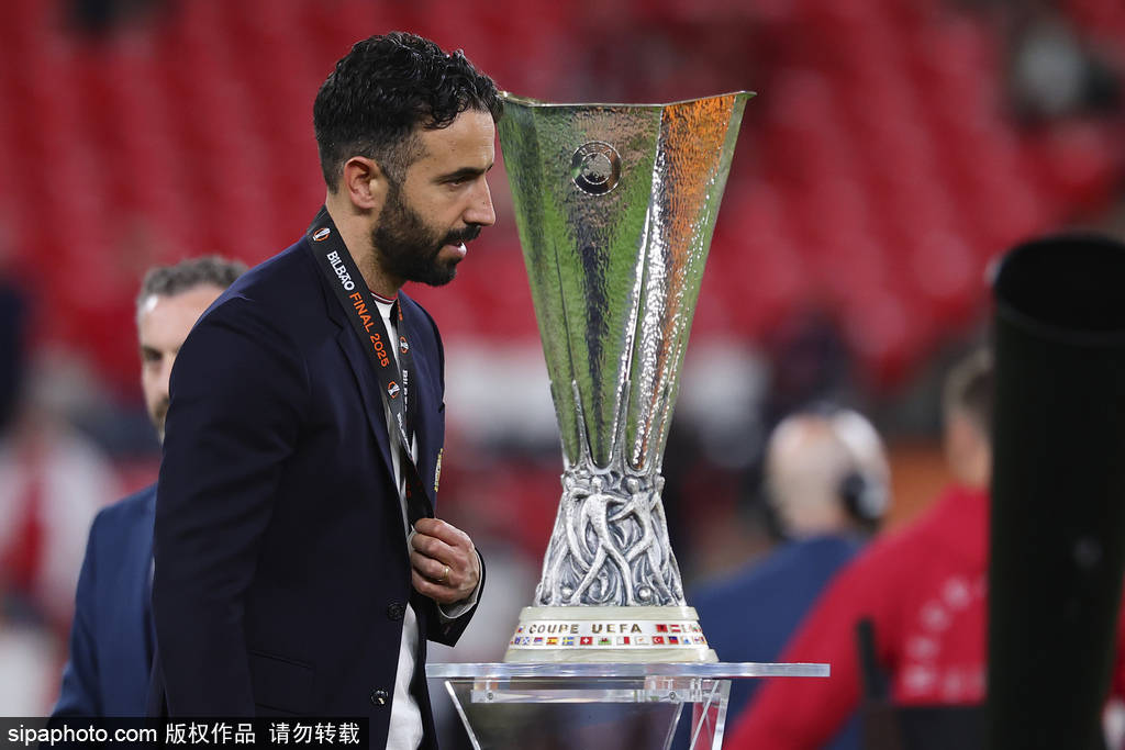 皇冠信用網出租
_失败赛季皇冠信用網出租
!曼联英超第16+欧联亚军 阿莫林:我仍是合适人选