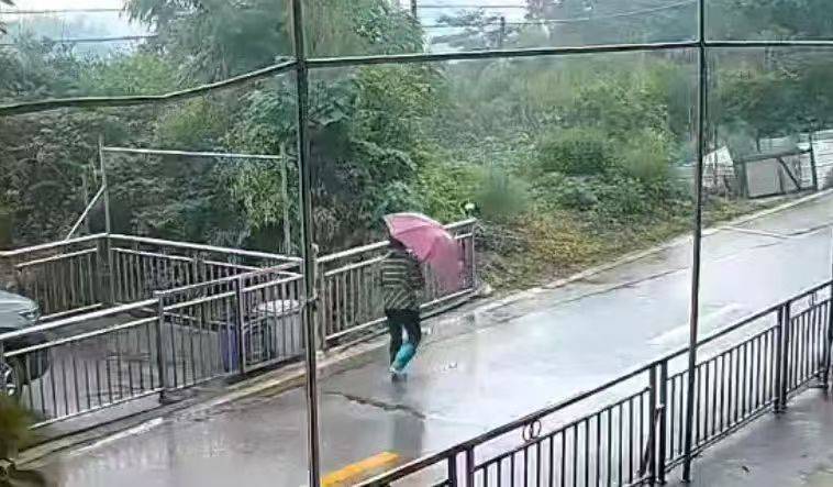 皇冠信用盘登3代理申请
_“山上都是吃的皇冠信用盘登3代理申请
!”浏阳74岁老人走失6日奇迹生还!家人:找到时她还提醒我们别滑了