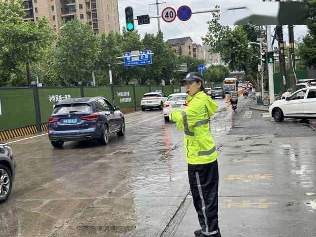 怎么弄皇冠信用网
_“雨像泼下来的”怎么弄皇冠信用网
,武汉再次经受住暴雨考验