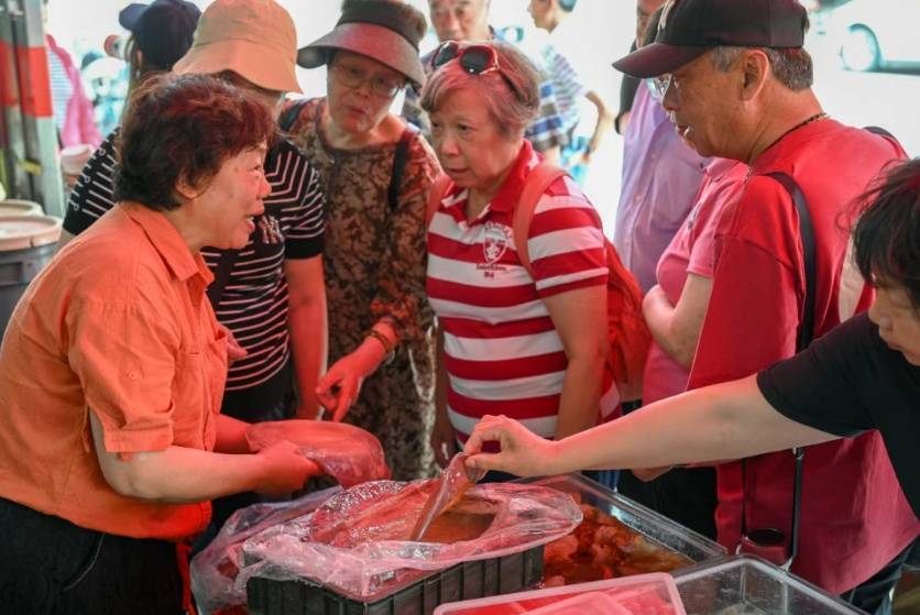 如何申请皇冠信用網
_上海“买菜大军”去江苏买菜如何申请皇冠信用網
!“比市区便宜一半!”