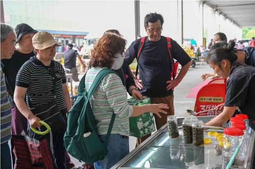 如何申请皇冠信用網
_上海“买菜大军”去江苏买菜如何申请皇冠信用網
!“比市区便宜一半!”