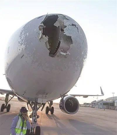 皇冠皇冠信用开户
_视频曝光!印度一架客机载227名乘客皇冠皇冠信用开户
,飞行中突遇冰雹!机头被砸出大洞,奇迹般安全降落