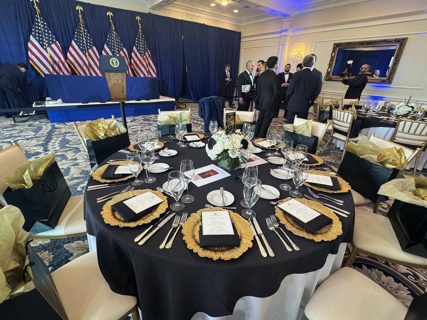 皇冠登3代理申请
_220位宾客人均花178万美元买币皇冠登3代理申请
,出席特朗普晚宴后多人吐槽:不如廉价航空餐