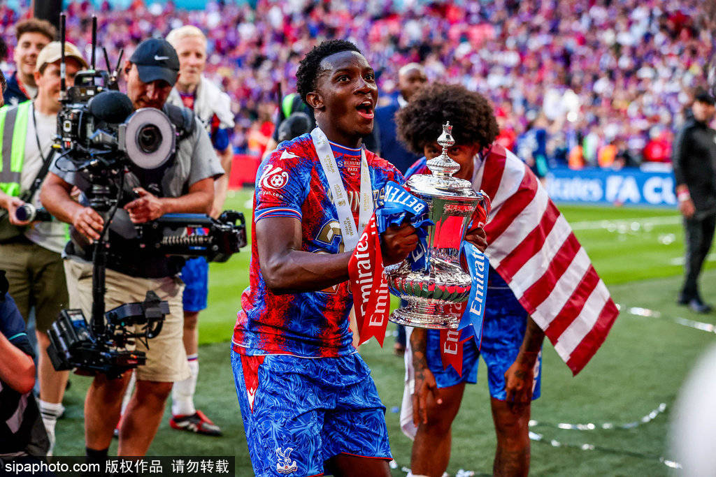 皇冠信用登3代理
_揭秘曼联6800万镑豪购埃泽内幕:拜仁截胡?水晶宫王牌引爆夏窗皇冠信用登3代理
!