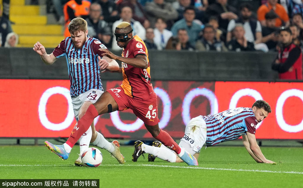 皇冠信用登2代理
_劲爆皇冠信用登2代理
!曼联酝酿惊天互换:霍伊伦+巨款死磕奥斯梅恩!沙特土豪虎视眈眈?