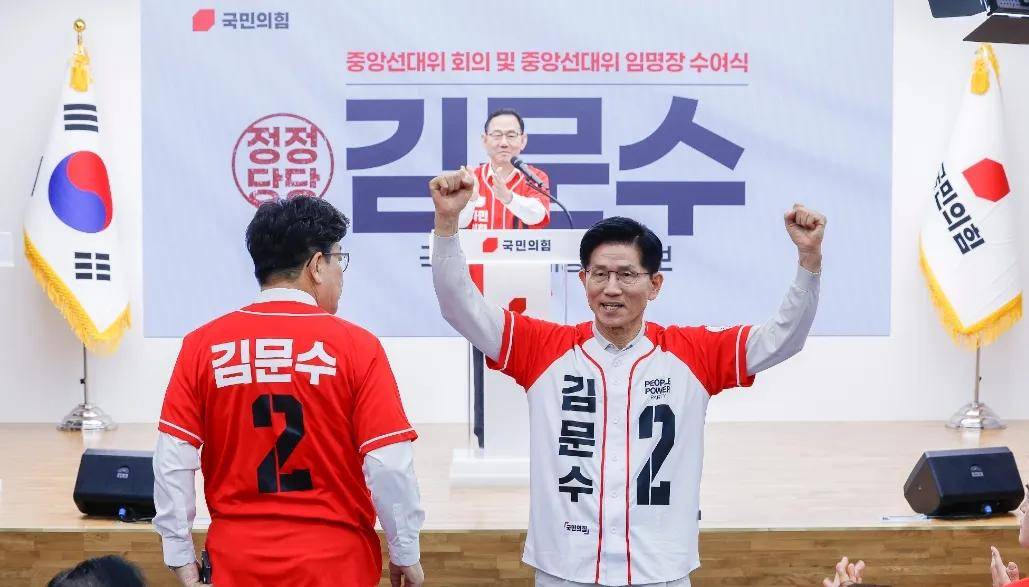 足球外围买球网站
_李在明民调大幅领先足球外围买球网站
,朴槿惠和文在寅接连出手,韩国大选惊现新变数!