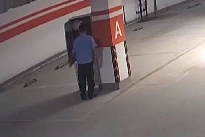 皇冠信用平台出租出售
_业主变“保安”两月偷了700余斤皇冠信用平台出租出售
!已被抓!