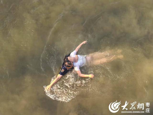 皇冠信用网址
_山东枣庄:消防员执行公务途中营救一名跳河女子