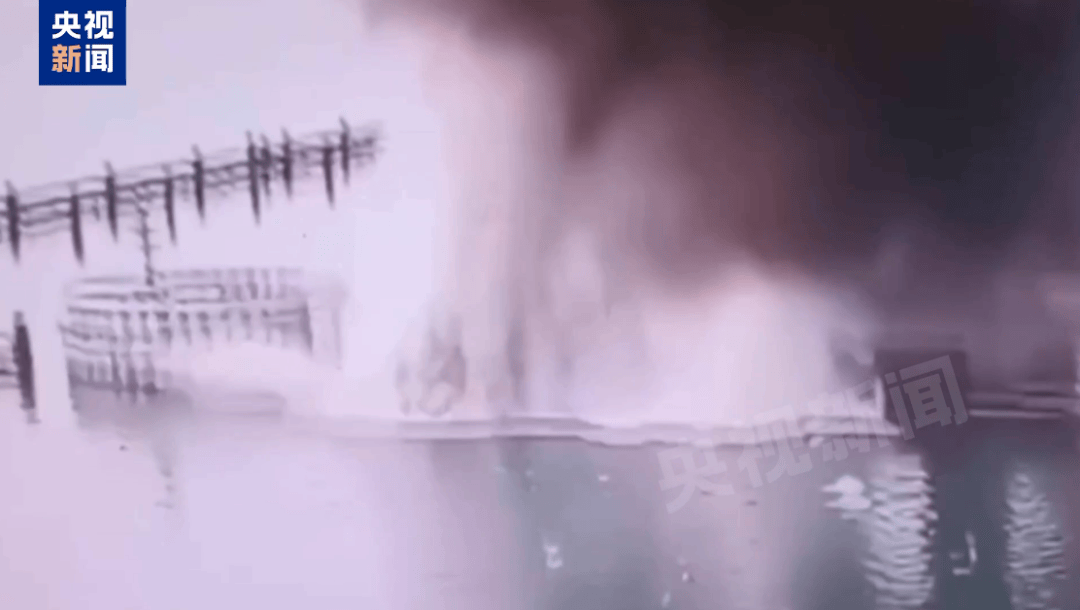 皇冠信用盘代理流程
_突发!乌克兰炸了克里米亚大桥!乌国家安全局:准备持续数月皇冠信用盘代理流程
,从水下爆破,水下支撑结构遭重创