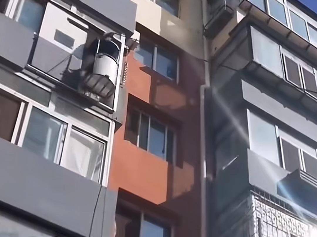 皇冠信用網代理流程
_辽宁葫芦岛一老人自制电梯上五楼皇冠信用網代理流程
,居委会:曾申请专利,目前已拆除