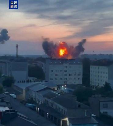 皇冠信用网账号
_俄大举轰炸乌军工企业回应“蛛网”行动 乌总统:袭击几覆盖全境