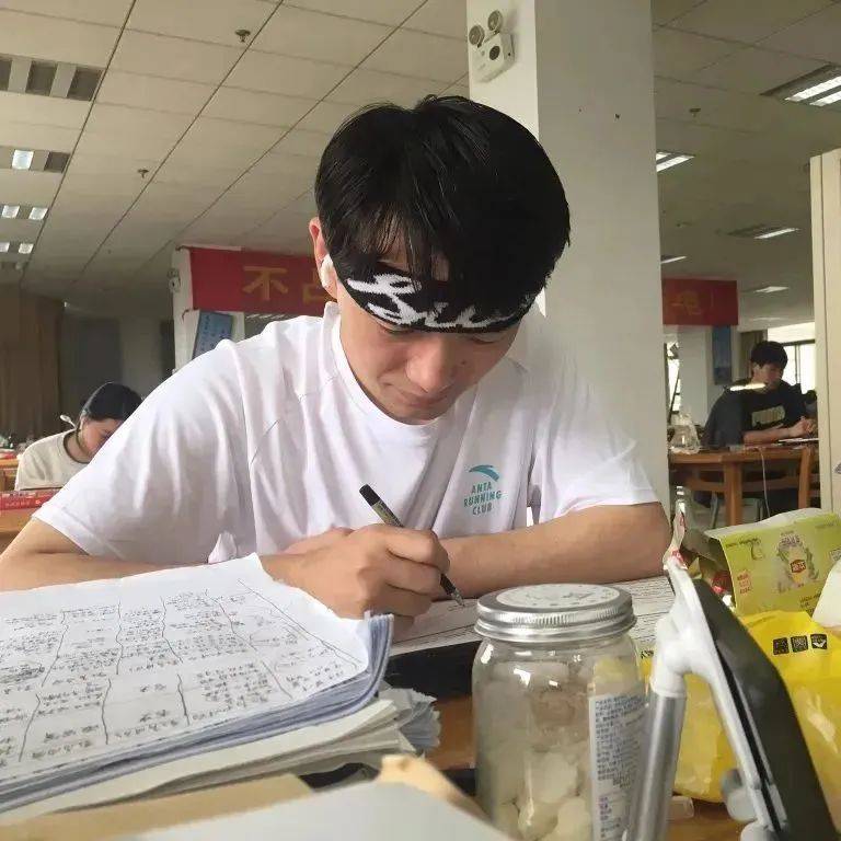 皇冠信用網会员开户
_2008年故意考0分男子经历进厂、种地、离婚皇冠信用網会员开户
,今年重返考场称想考公费师范生