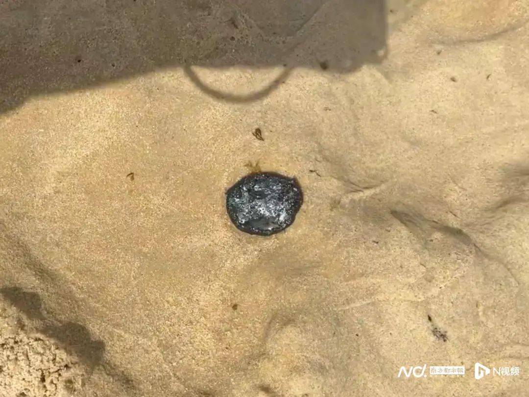 皇冠登3管理出租
_“擦都擦不掉”!多名网友反映深圳大梅沙现黑色油污皇冠登3管理出租
,味道刺鼻!官方回应