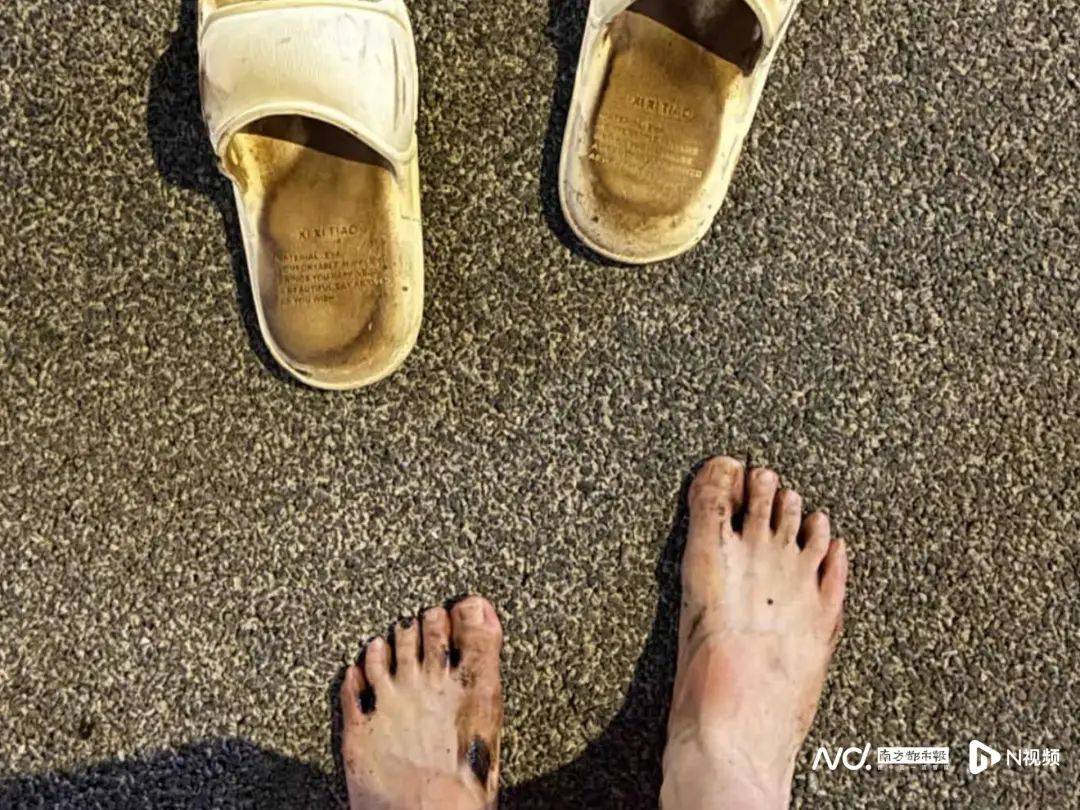 皇冠登3管理出租
_“擦都擦不掉”!多名网友反映深圳大梅沙现黑色油污皇冠登3管理出租
,味道刺鼻!官方回应