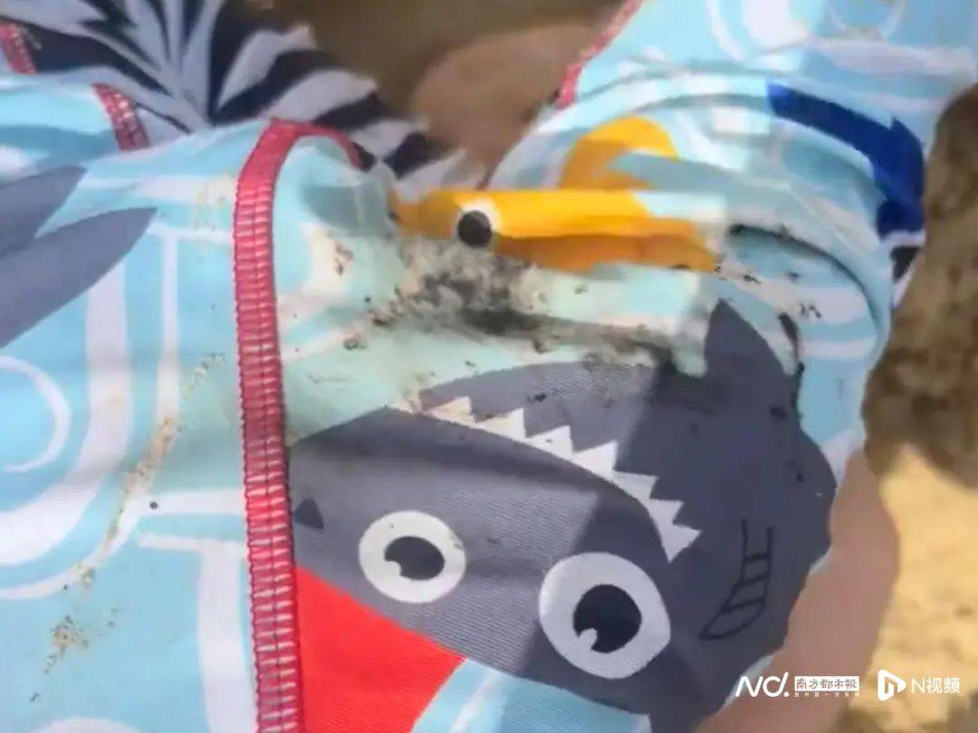 皇冠登3管理出租
_“擦都擦不掉”!多名网友反映深圳大梅沙现黑色油污皇冠登3管理出租
,味道刺鼻!官方回应