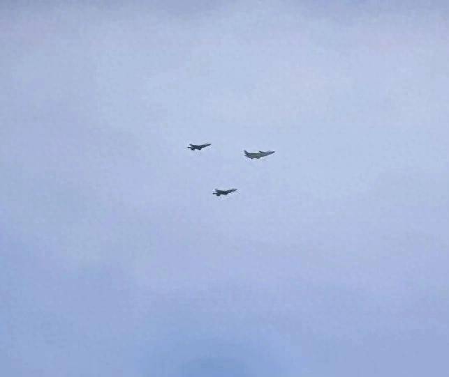 皇冠信用网出租
_振奋!网友拍到2架歼-35伴飞歼-20皇冠信用网出租
,中国歼-35批量服役了?